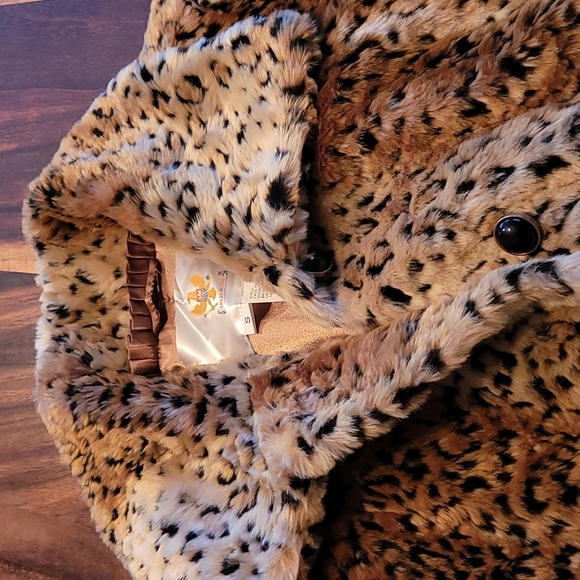 FAUX LEOPARD 🐆 FUR Long Coat. - Picture 1 of 8